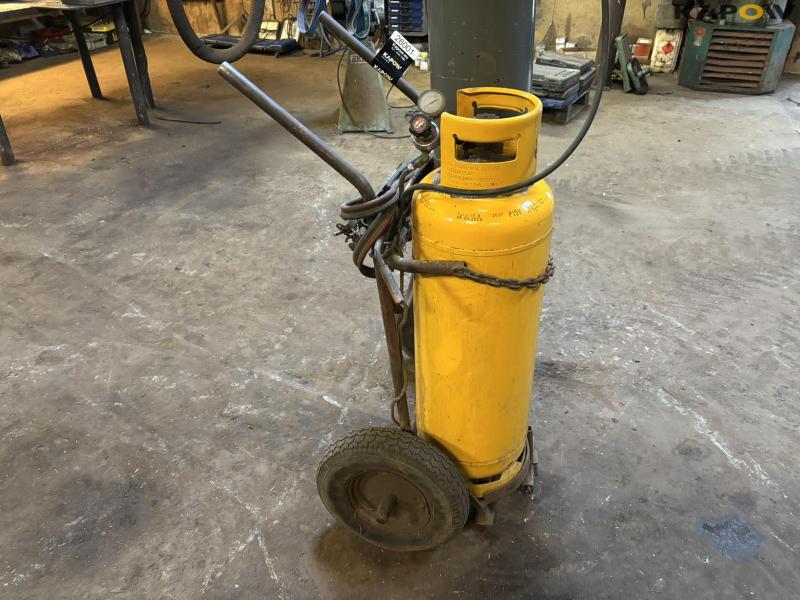 Oxygen and gas equipment 3