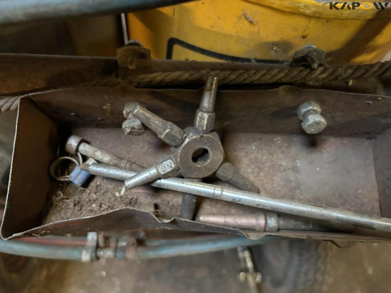 Oxygen and gas equipment 13