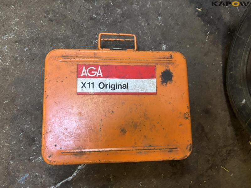 Oxygen and gas equipment 17