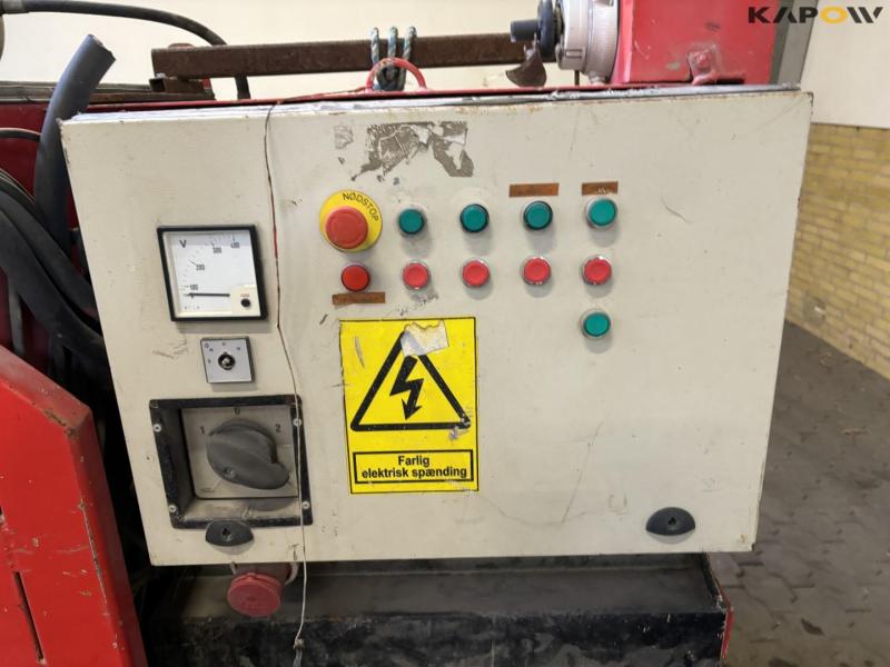 Industrial vacuum cleaner 21