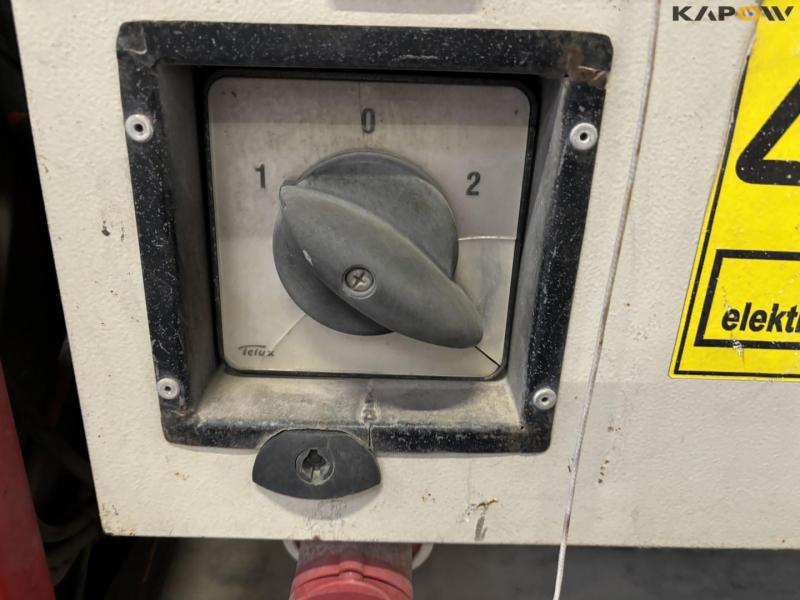 Industrial vacuum cleaner 24