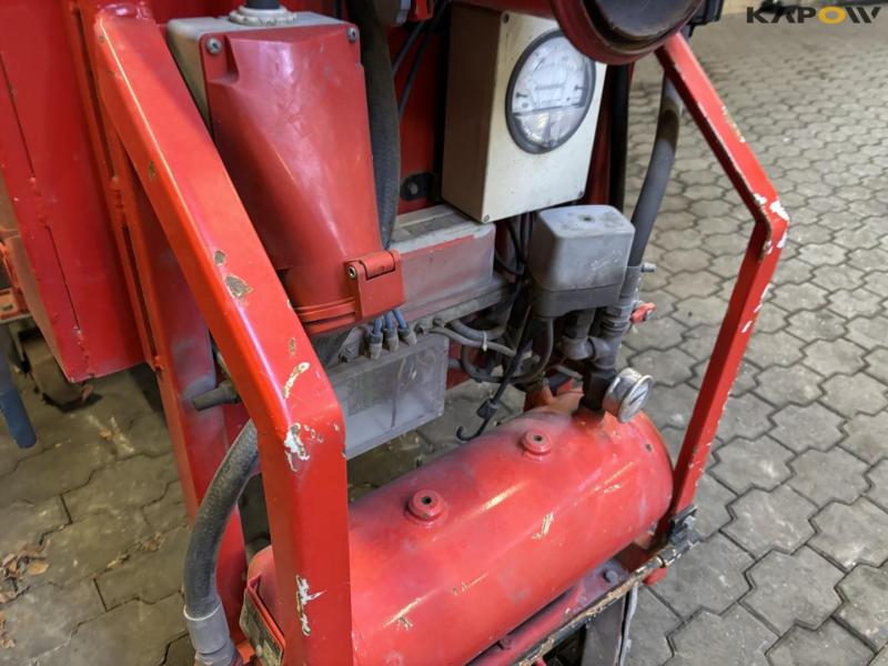 Industrial vacuum cleaner 12