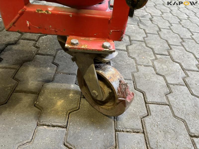 Industrial vacuum cleaner 27