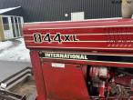 International 844 XL tractor 11
