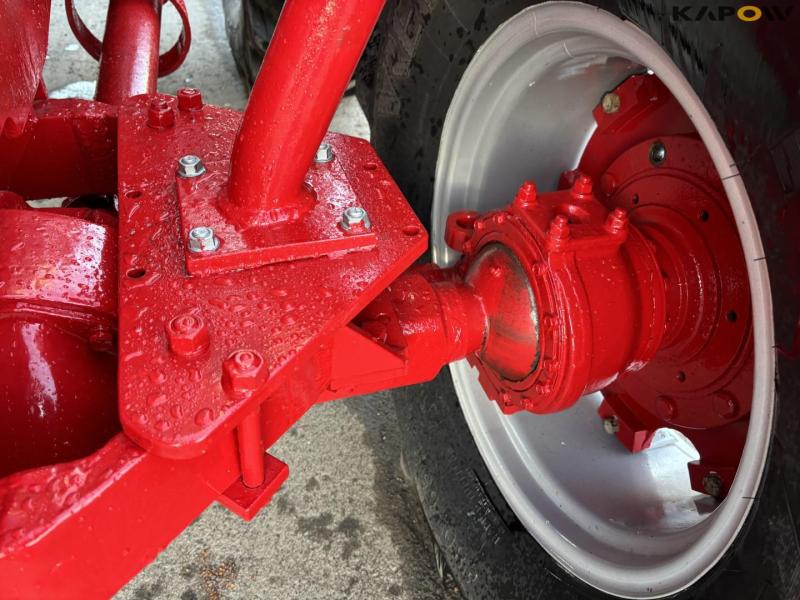 International Harvester 886 tractor 12