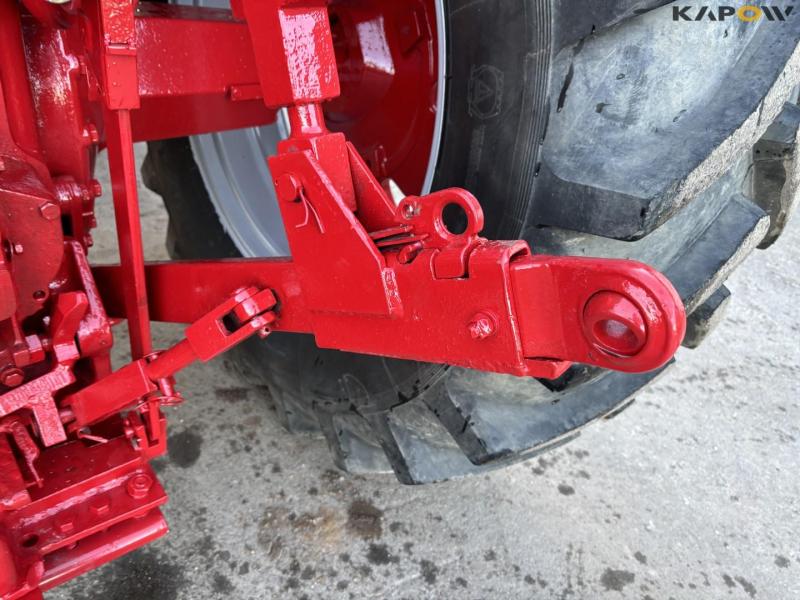 International Harvester 886 tractor 28