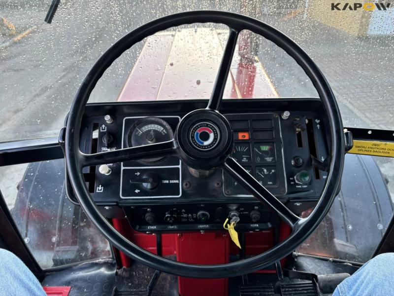 International Harvester 886 tractor 41