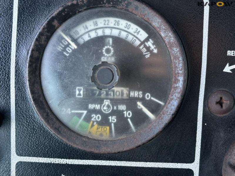 International Harvester 886 tractor 43