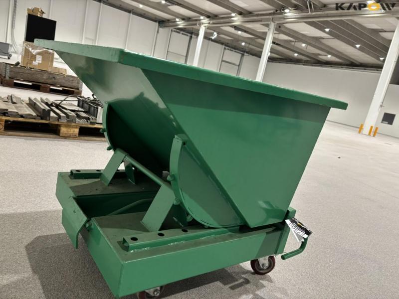 intra Tippo 150 green material tip container 9