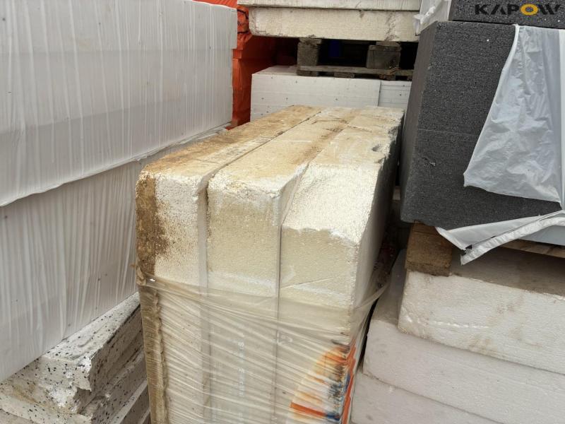 Insulation boards in flamingo 18