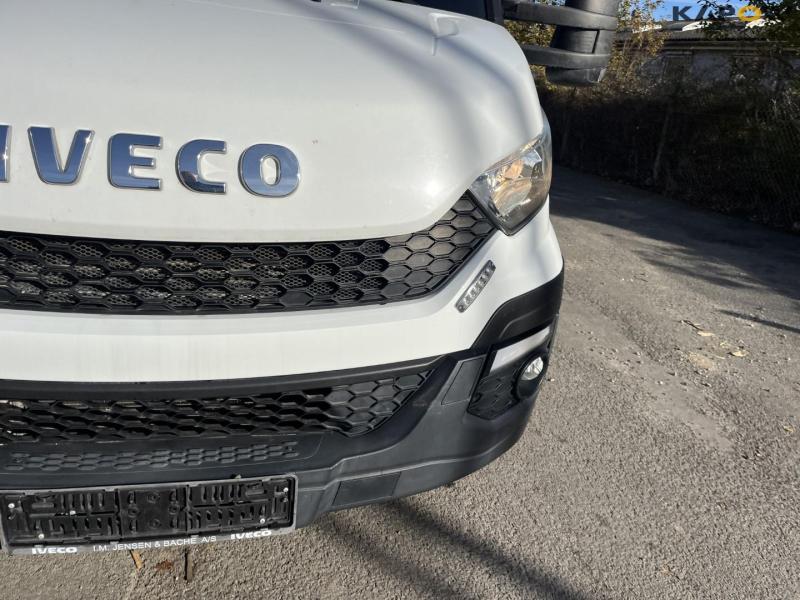 Iveco 35C15 van 11