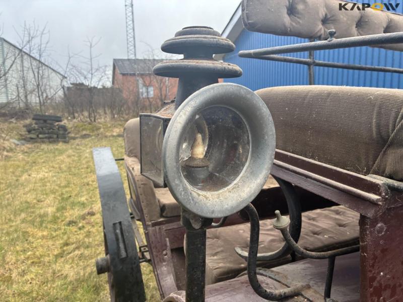 J.H. Hildebrandt horse-drawn carriage 9