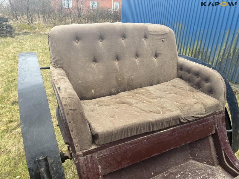 J.H. Hildebrandt horse-drawn carriage 12