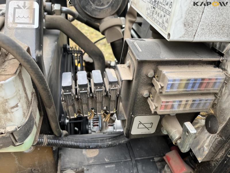 JCB 403 skid steer loader 24