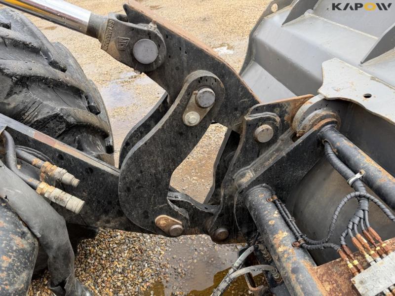 JCB 427 Agri wheel loader 14