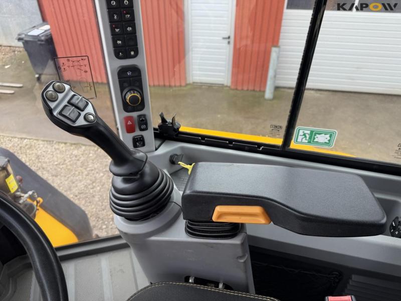 JCB 427 Agri wheel loader 35