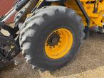 JCB 427 Agri wheel loader 53