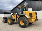 JCB 435 S articulated wheel loader with loading bucket 3