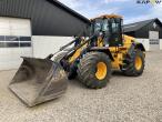 JCB 435 S articulated wheel loader with loading bucket 4