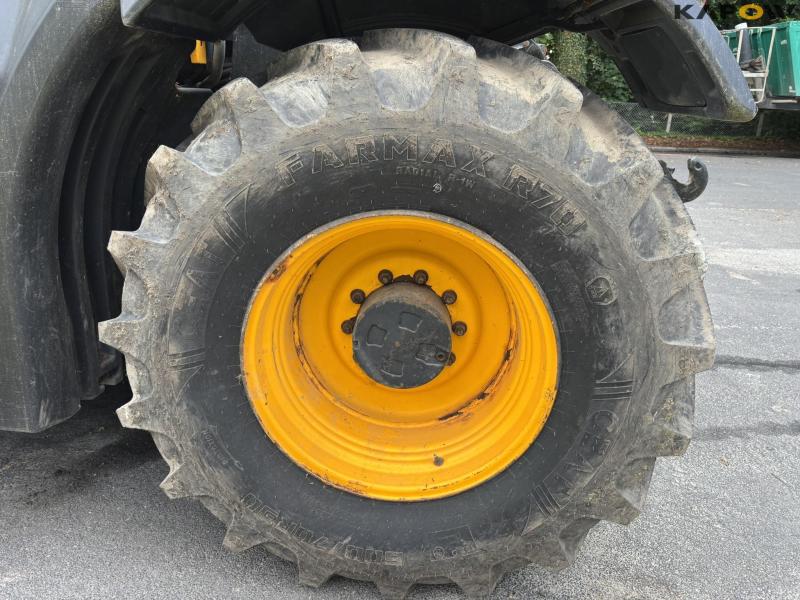 JCB FASTRAC 4220 tractor 48