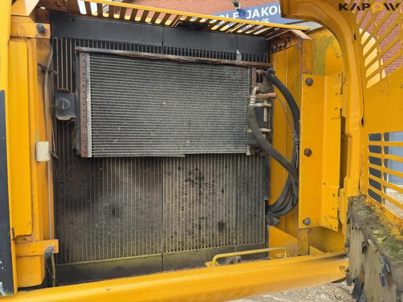 JCB JS220LC excavator 34