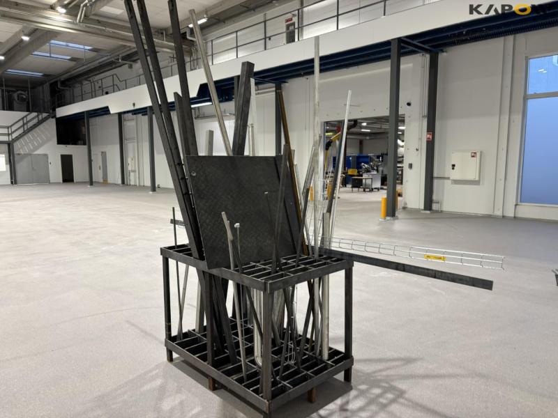 Iron holder with contents 5