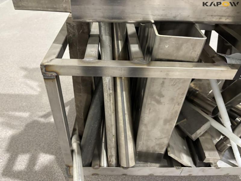 Iron holder with contents 10