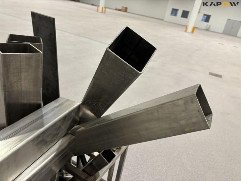 Iron holder with contents 17