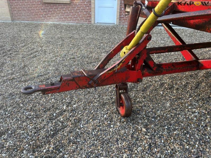 JF dump trailer with manure spreader 9