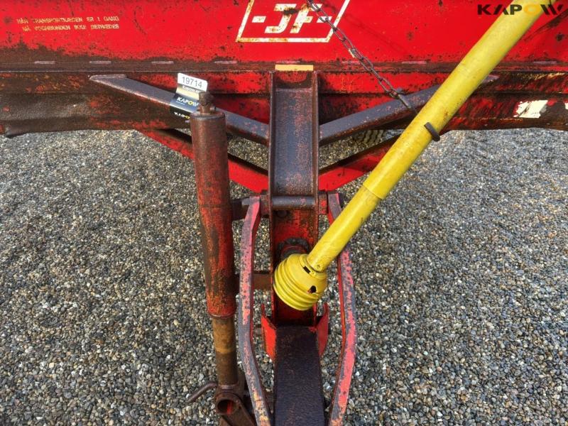 JF dump trailer with manure spreader 14