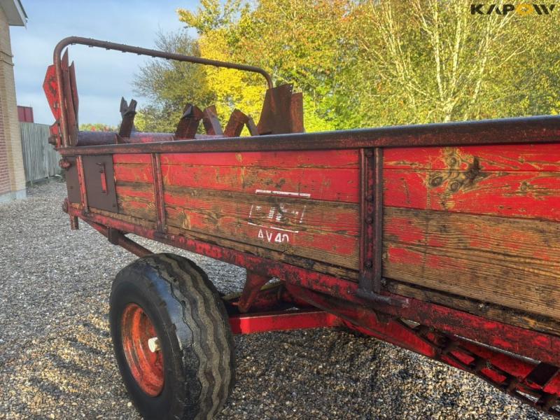 JF dump trailer with manure spreader 19