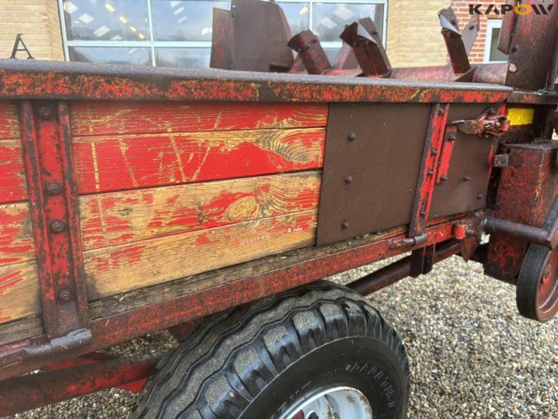 JF dump trailer with manure spreader 41