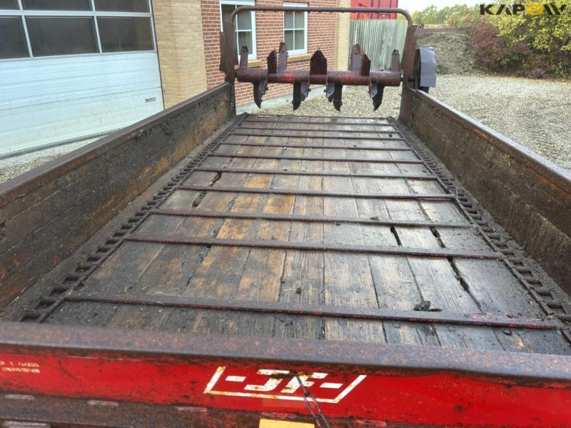 JF dump trailer with manure spreader 44