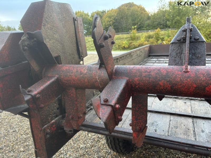 JF dump trailer with manure spreader 52