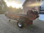 JF dump trailer with manure spreader 7