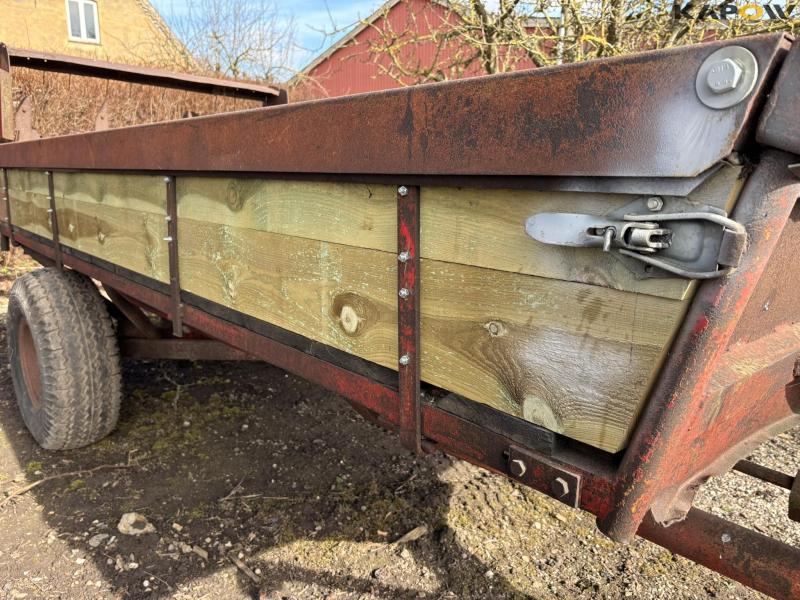 JF AV40 with manure spreader 16