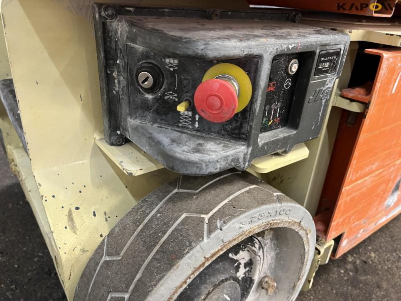 JLG 1230ES lift 10