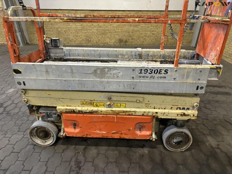 JLG 1930ES scissor lift 9
