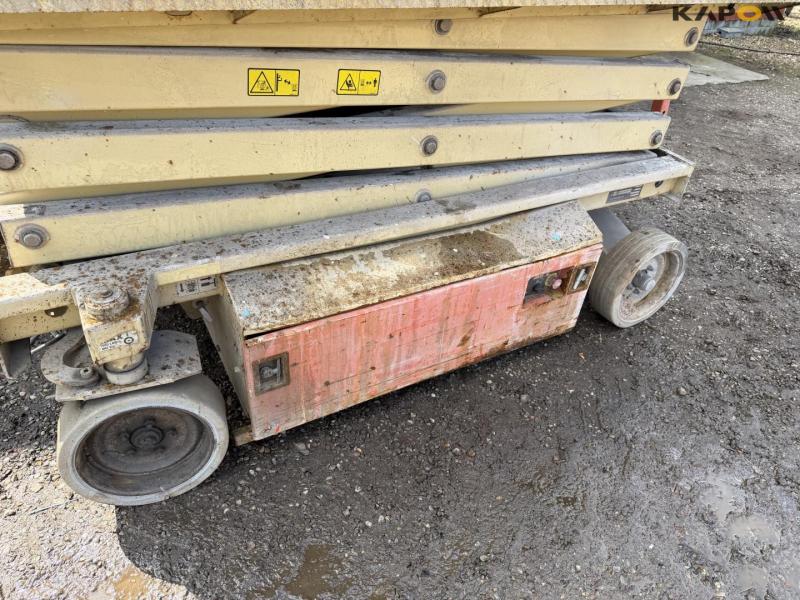 JLG 2658E3 scissor lift 9