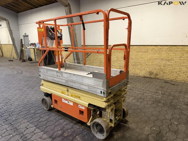 JLG scissor lift 7