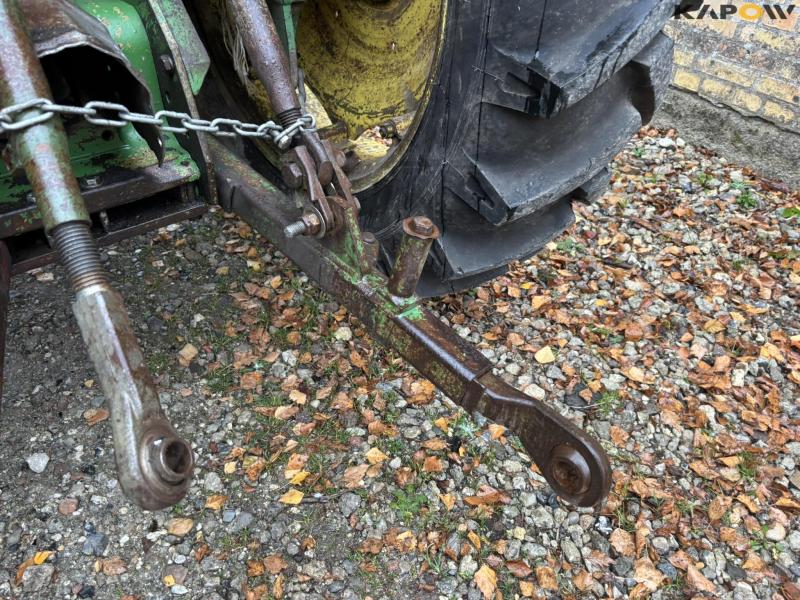 John Deere 1130 2WD tractor 29