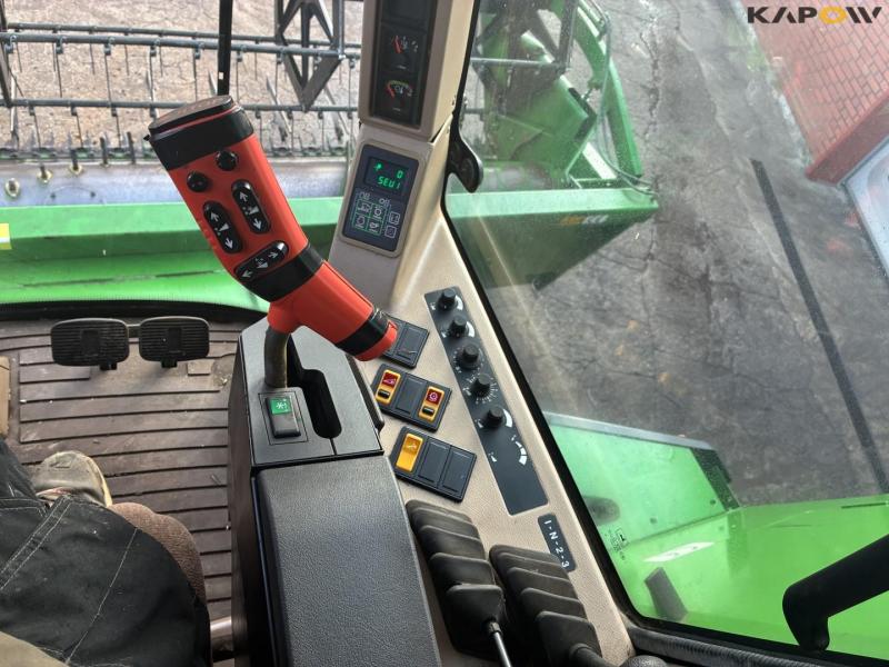 John Deere 2254 combine harvester 109