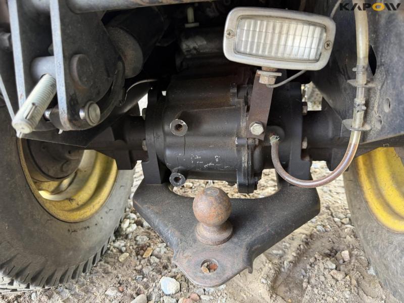 John Deere 318 lawn tractor with mower deck 22