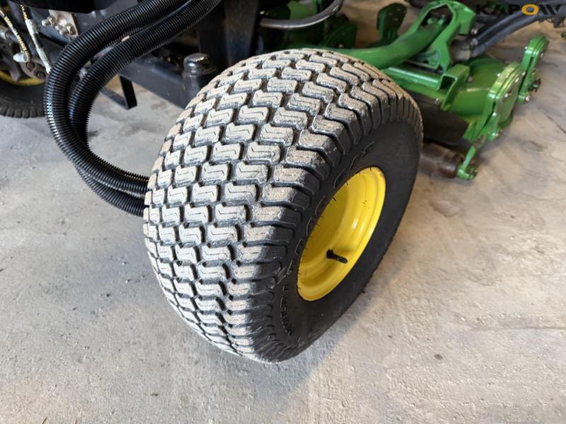 John Deere 3245Clawn mower 36