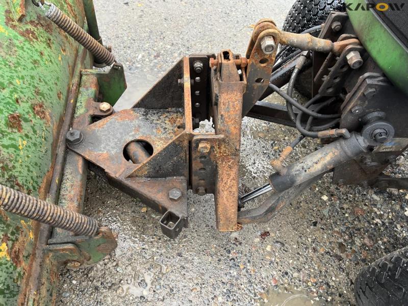 John Deere 4100 tractor with winter equipment 12