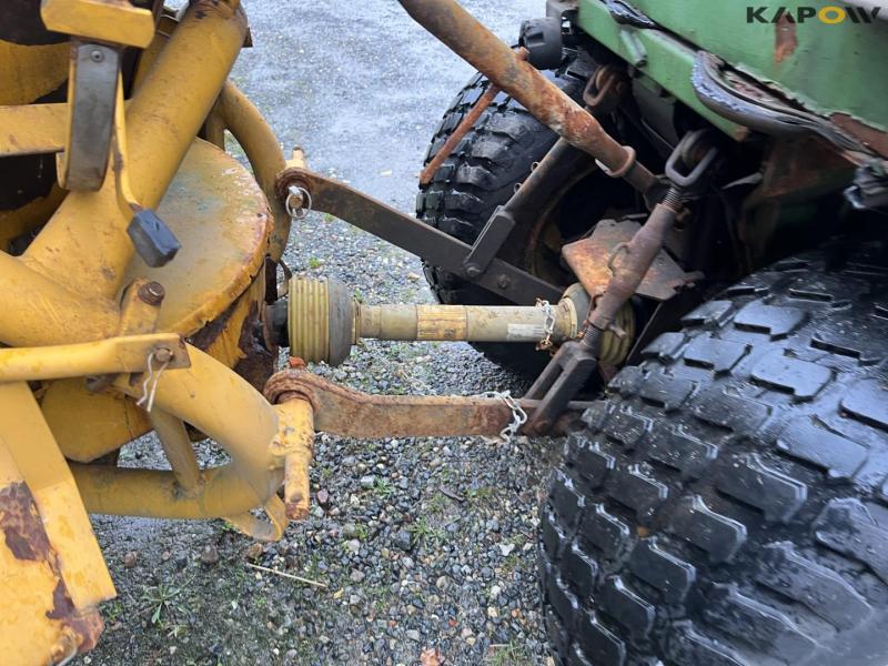 John Deere 4100 tractor with winter equipment 17