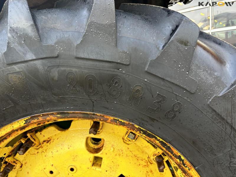 John Deere 4240S tractor 77