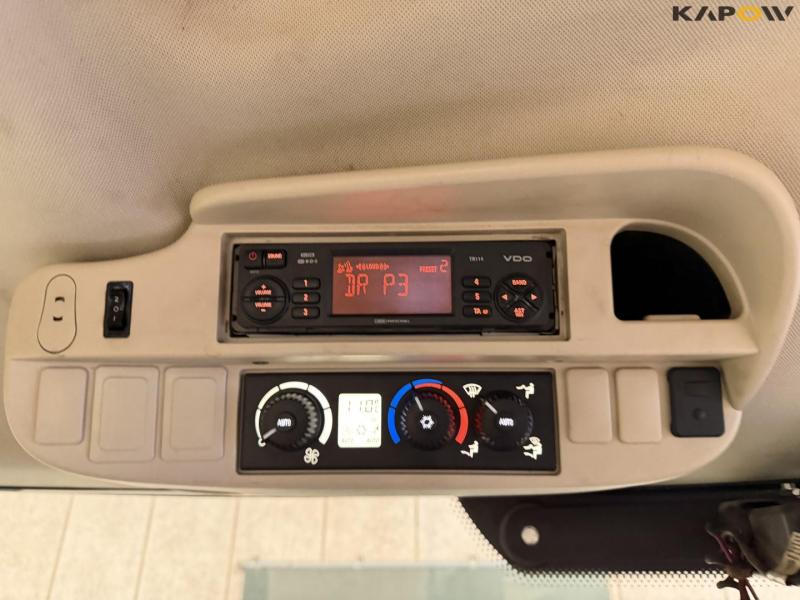 John Deere 6170R tractor 59