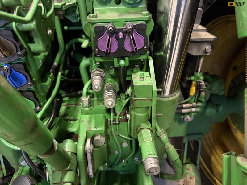 John Deere 6215R tractor 32