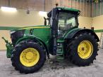John Deere 7250R tractor 8